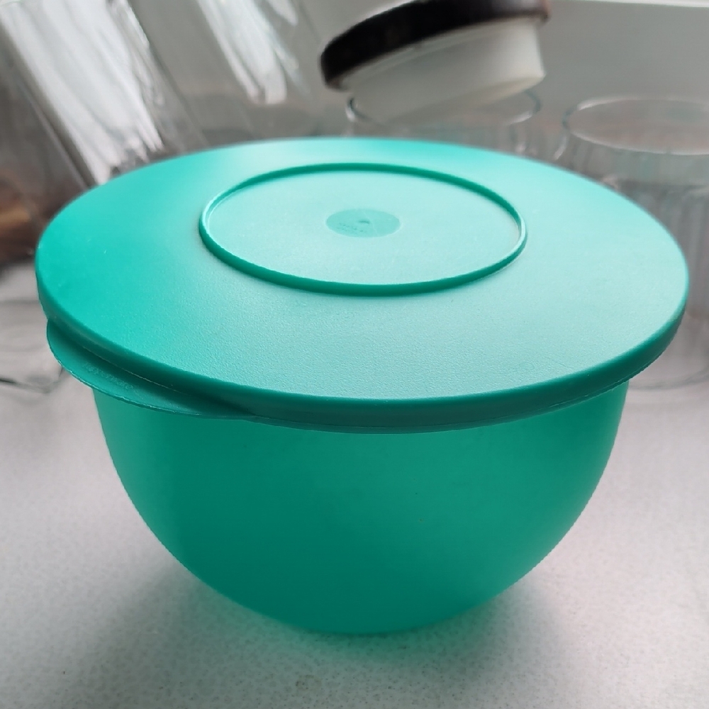 Tupperware Teal Impressions Food Storage Bowl with Lid 2.5L